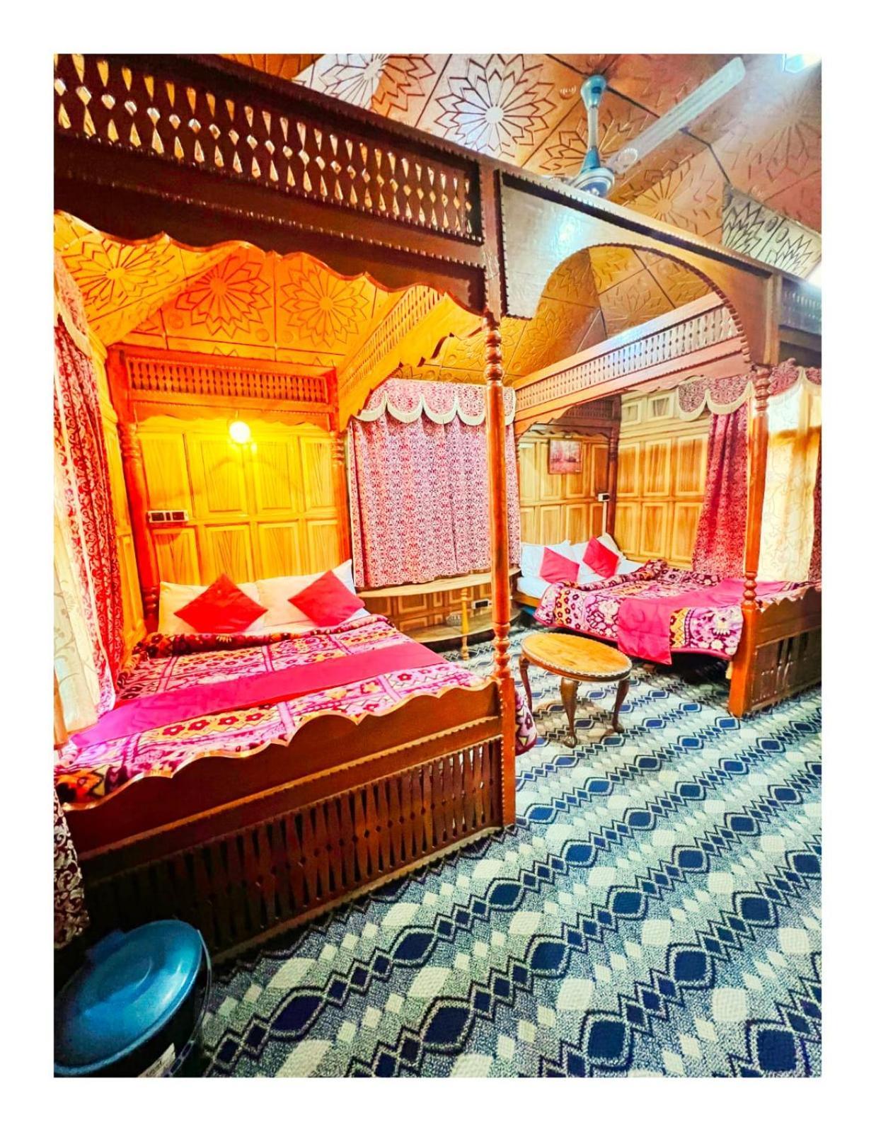 Mossess Group Of Houseboats Hotel Srinagar  Luaran gambar