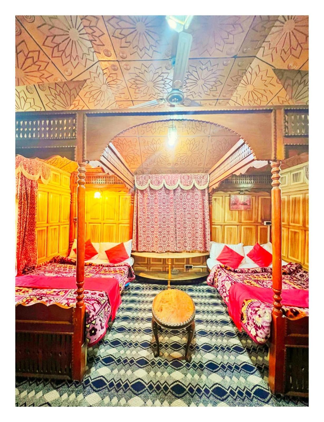Mossess Group Of Houseboats Hotel Srinagar  Luaran gambar