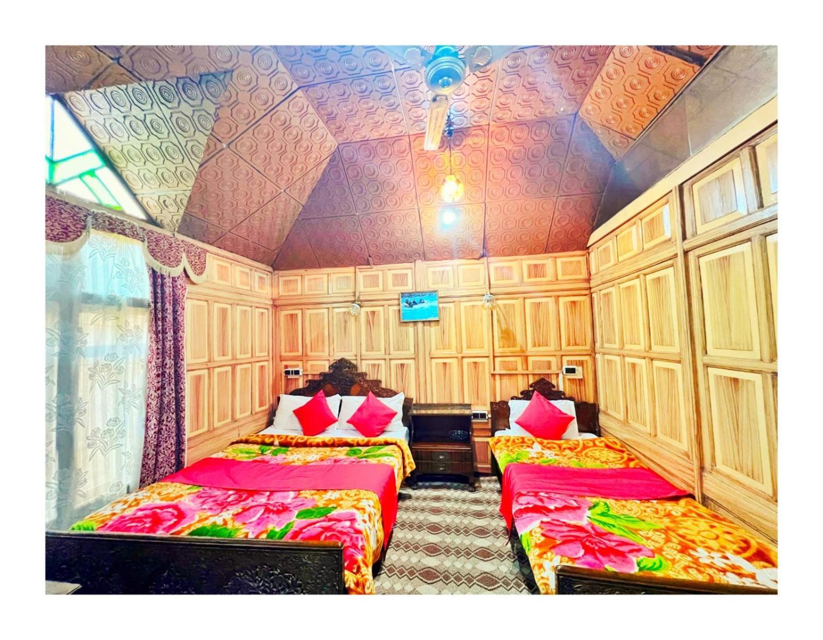Mossess Group Of Houseboats Hotel Srinagar  Luaran gambar