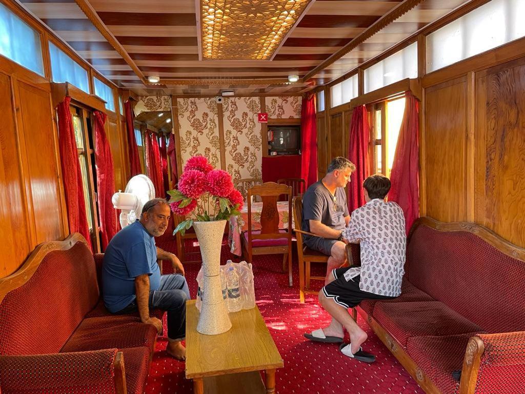 Mossess Group Of Houseboats Hotel Srinagar  Luaran gambar