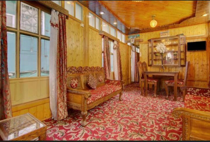 Mossess Group Of Houseboats Hotel Srinagar  Luaran gambar