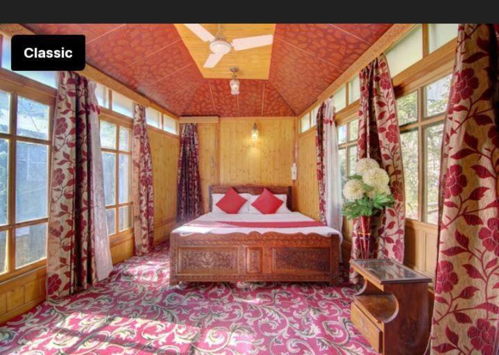 Mossess Group Of Houseboats Hotel Srinagar  Luaran gambar