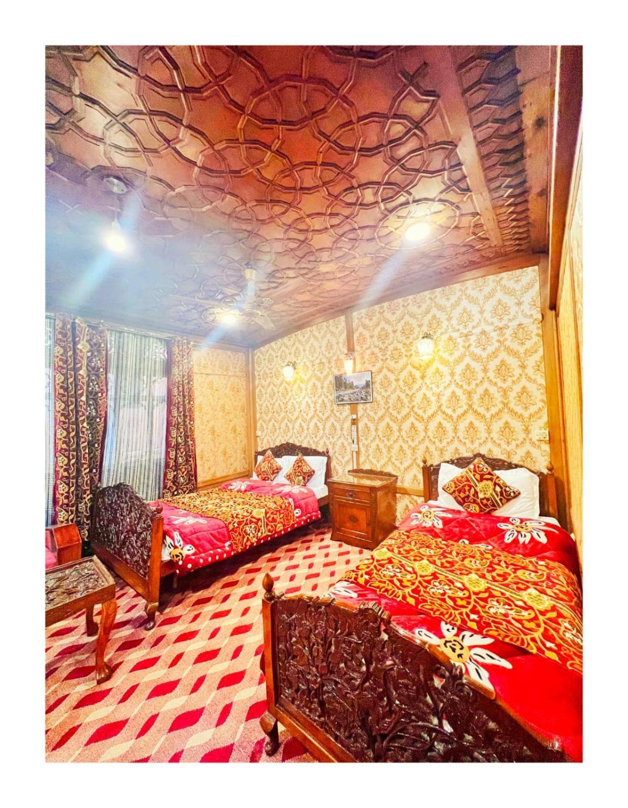 Mossess Group Of Houseboats Hotel Srinagar  Luaran gambar